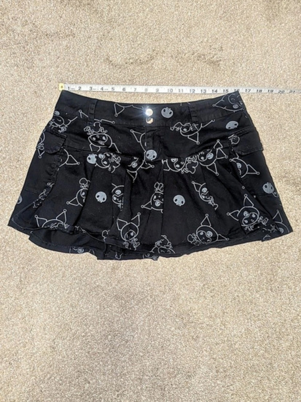 Hot Topic Kuromi Allover Print Pleated Skirt Black & Gray Medium